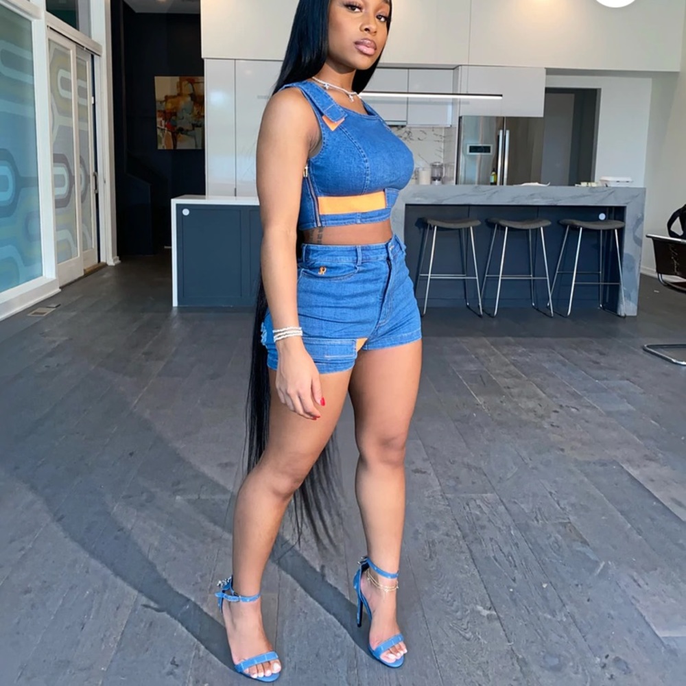 Gsuwoo Xs 2 piece set 
Cropped top 
Denim shorts
Orange patches 
So real logo
